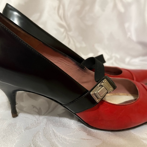 Y2K Prada Red & Black Low Heel with Black Elastic Strap - Picture 4 of 10
